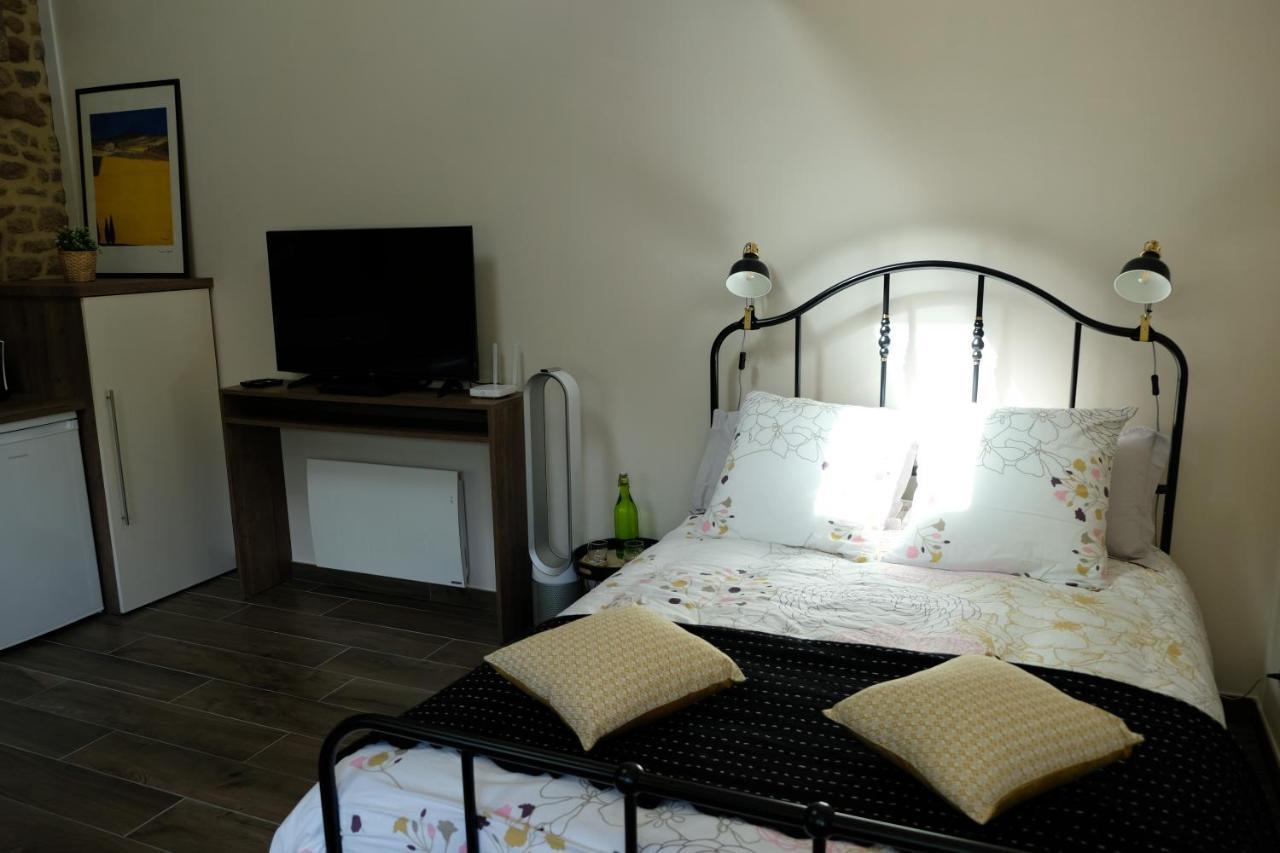 La Maison Jaune A La Janaie Parigné 외부 사진